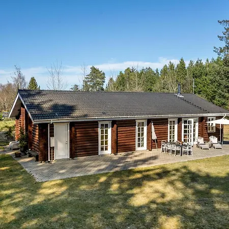 3 Bedroom Amazing In Holiday home